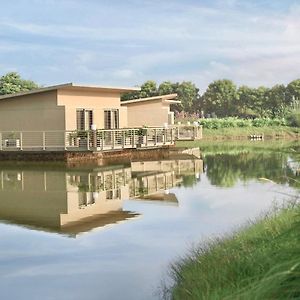 Life At Repose- Lake Villas Resort & Club